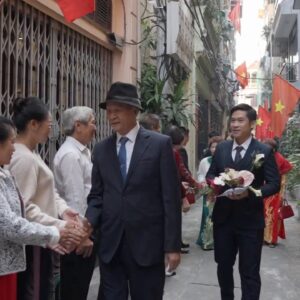 Nhà gái ra ngõ đón nhà trai