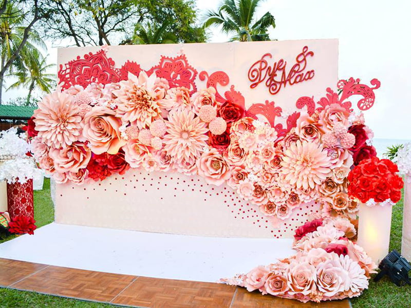 Backdrop tiệc cưới trang trí vải voan cùng hoa giấy XV339