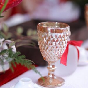 Ly pha lê nơ đỏ chén trà trắng bàn tiệc lễ đính hôn Trương Như Ý