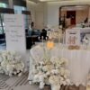 Bàn đón khách đám cưới khăn trắng chân nến bạc nến trụ bảng The wedding of Việt Hoàng Ngọc Huyền
