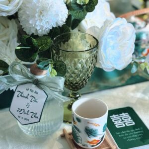 Chai thủy tinh nơ voan tag Lễ tân hôn Thành Tiến Minh Thư ly xanh rêu cốc gốm cá chép thẻ chữ hỷ