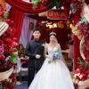 Cô dâu chú rể trước cổng hoa Lễ vu quy nhung đỏ vòng nan tre lễ vu quy Thu Trang Trọng Hoàng