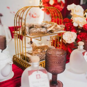 Lồng chim vàng đựng bánh ly tím mận chai tag bàn trà lễ vu quy
